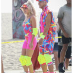 Barbie Set Photos Reactions - margot robbie ryan gosling roller blading