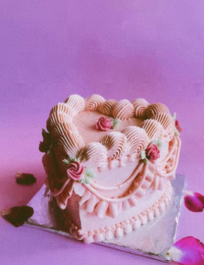 Vintage Cakes - pink heart