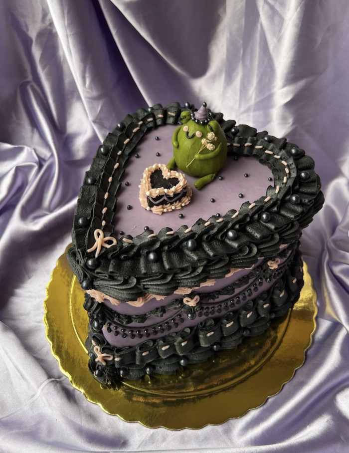 Vintage Cakes - black heart