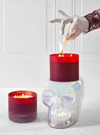 Bath and Body Works Halloween 2022 - skull candle holder