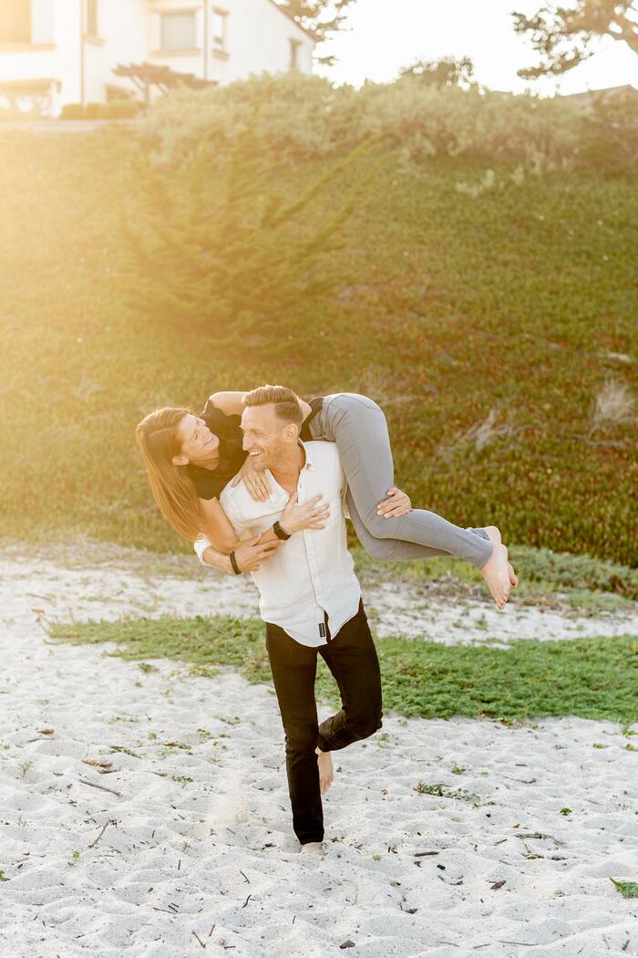 Adult Jokes - Man carrying woman on beach