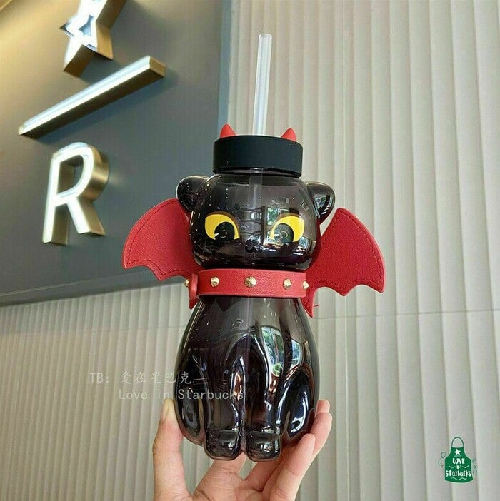 https://www.letseatcake.com/wp-content/uploads/2022/08/Starbucks-Halloween-Cups-China-11.jpg