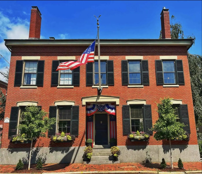 Salem Airbnb - Mason Suite