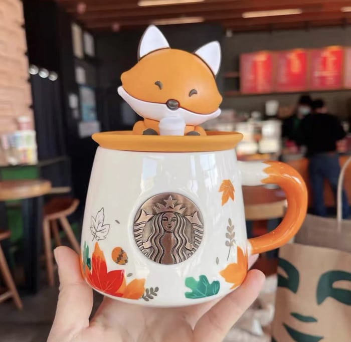 https://www.letseatcake.com/wp-content/uploads/2022/08/starbucks-fall-squirrel-mug-collection-7.jpg