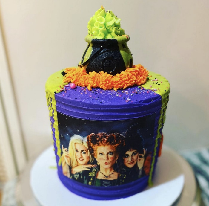 Hocus Pocus Cakes - cauldron cake