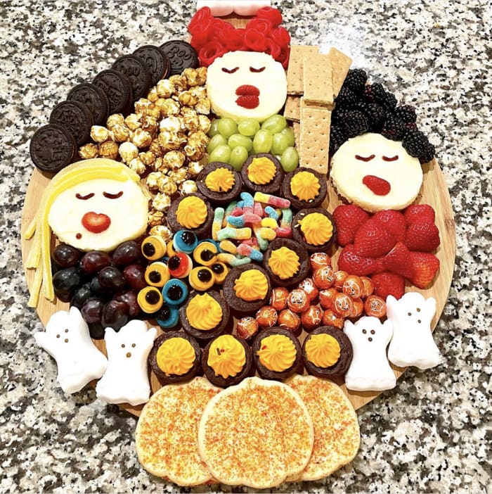 Hocus Pocus charcuterie board - Hocus Pocus 2