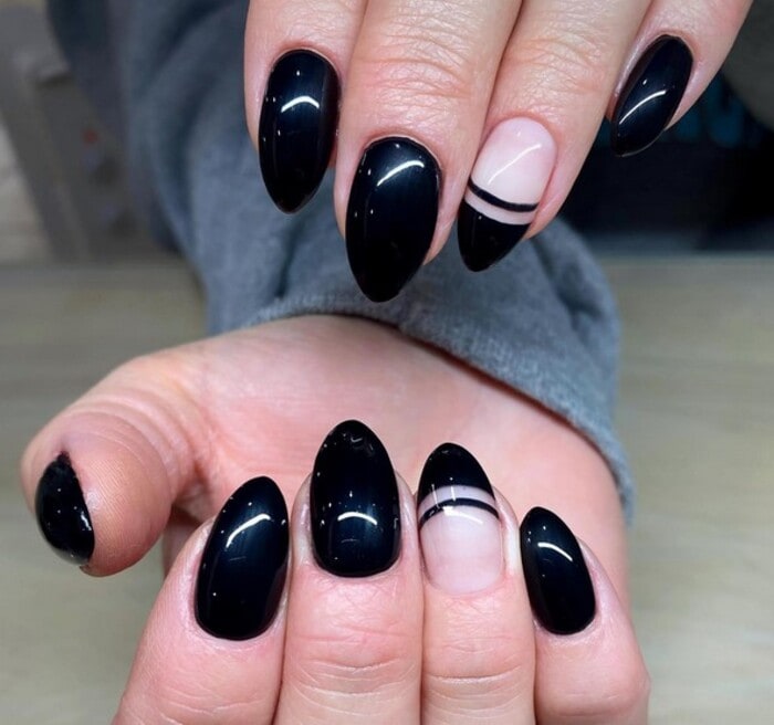 Black Nails - Black Striped Accent Nail Art