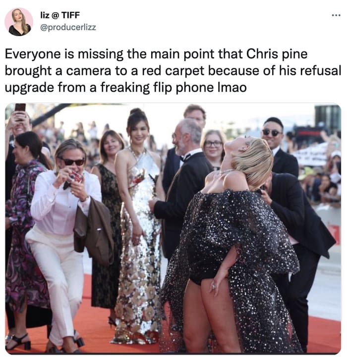 Chris Pine Don't Worry Darling Premiere Memes Tweets - chris pine snapping photos