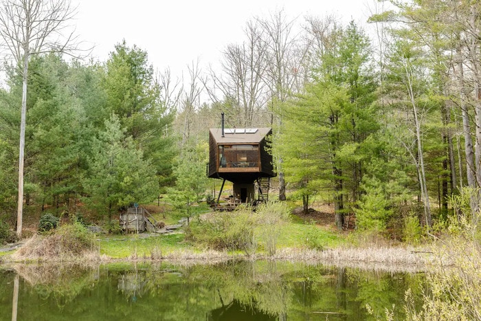 Fall Foliage Airbnb - Willow Treehouse