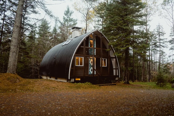 Fall Foliage Airbnb - Architect's Brookside Cabin