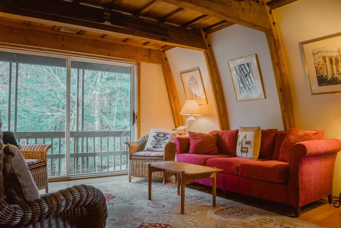 Fall Foliage Airbnb - Architect's Brookside Cabin