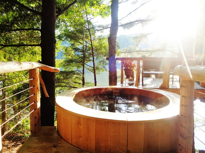 Fall Foliage Airbnb - Vermont Tree Cabin on Walker Pond