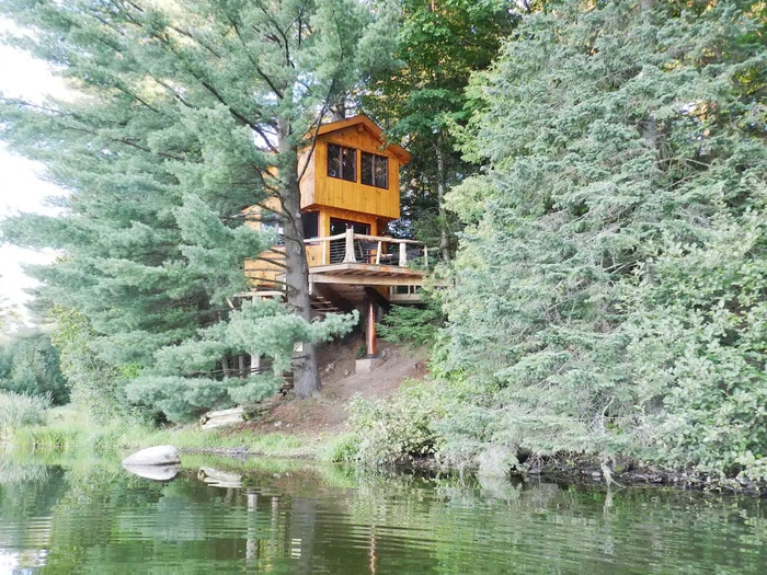 Fall Foliage Airbnb - Vermont Tree Cabin on Walker Pond