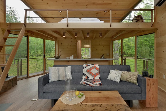 Fall Foliage Airbnb - Willow Treehouse