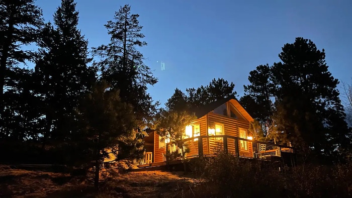 Fall Foliage Airbnb - Cozy Tiny Mountain Log Cabin
