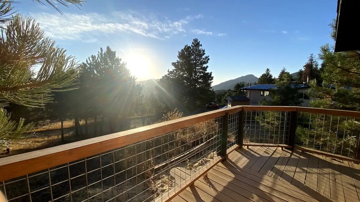 Fall Foliage Airbnb - Cozy Tiny Mountain Log Cabin