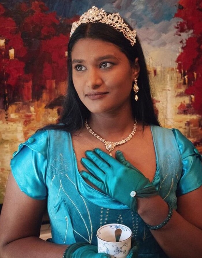 Halloween Costume Ideas for Women - Bridgerton