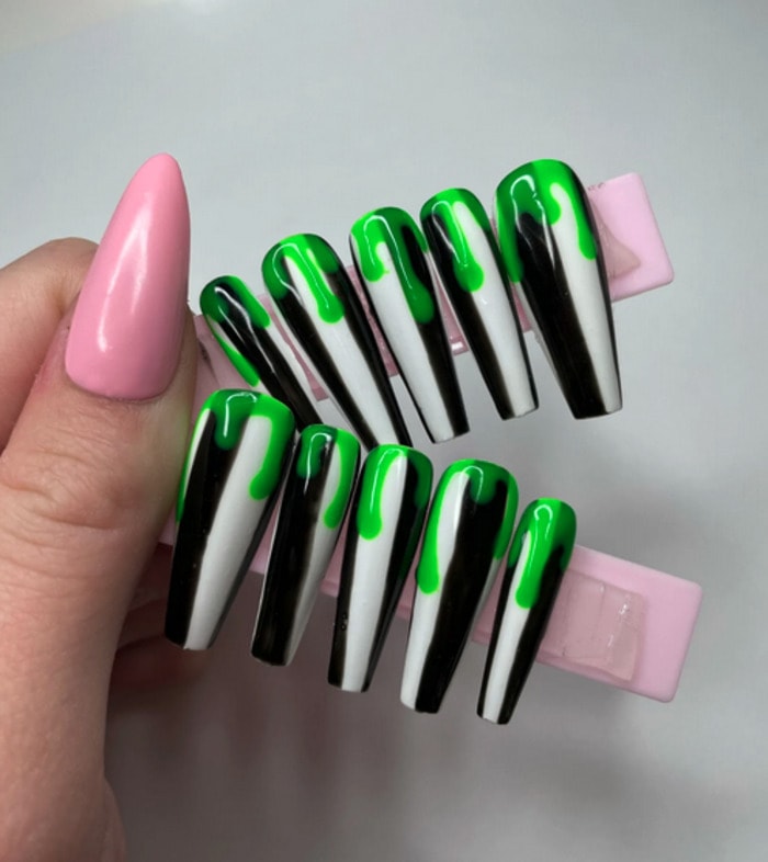 Halloween Nails 2022 - beetlejuice nails