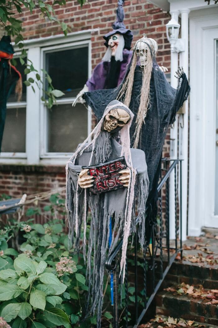 Halloween Puns - three skeletons