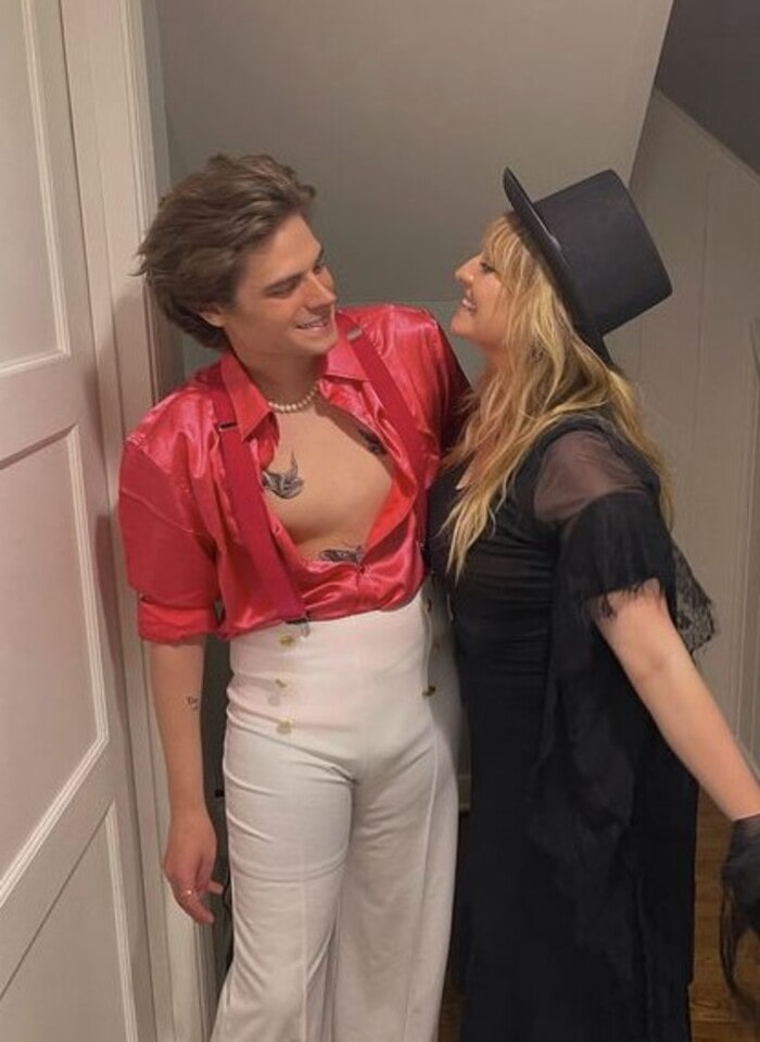 Men's Halloween Costume Ideas - Harry Styles