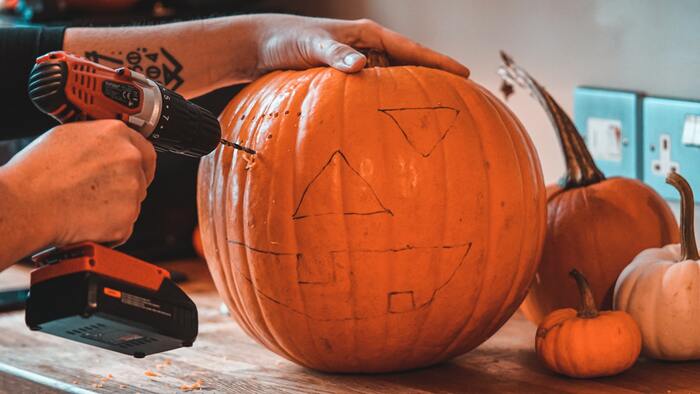 Pumpkin Puns Jokes - carving a pumpkin