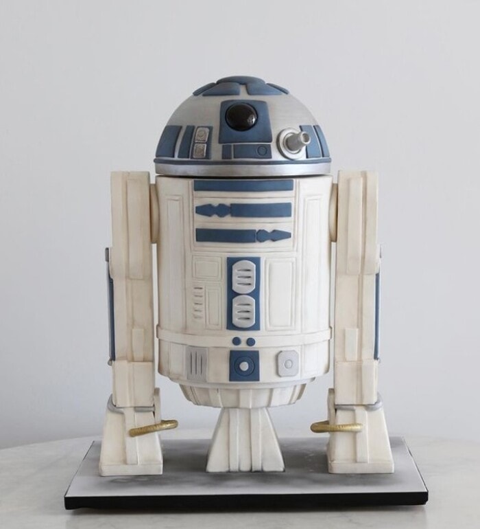 Star Wars Cakes - Realistic R2-D2 Cake