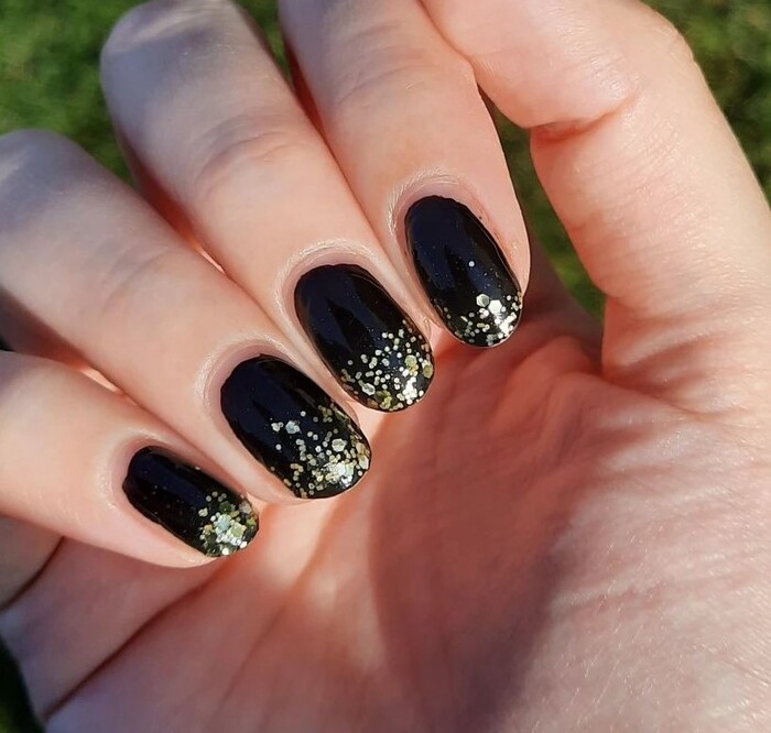 Dark Winter Nails - Black Nails With Glitter