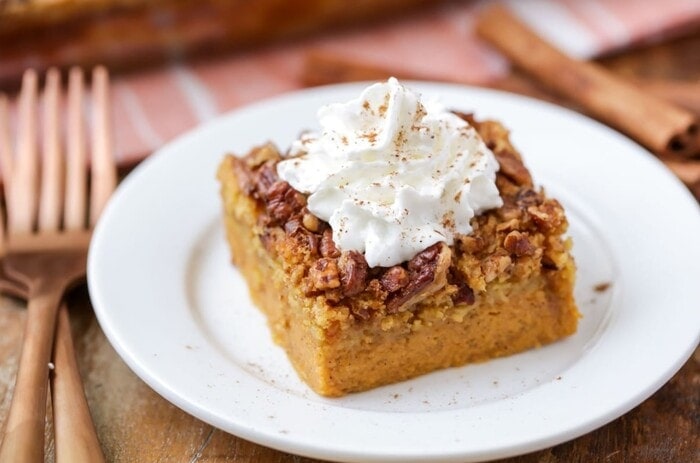 Thanksgiving Dessert Ideas - Pumpkin Crunch Cake