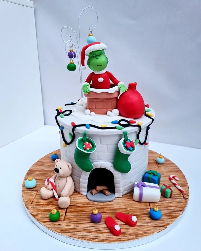 Christmas Cakes - Grinch Stealing Christmas Cake