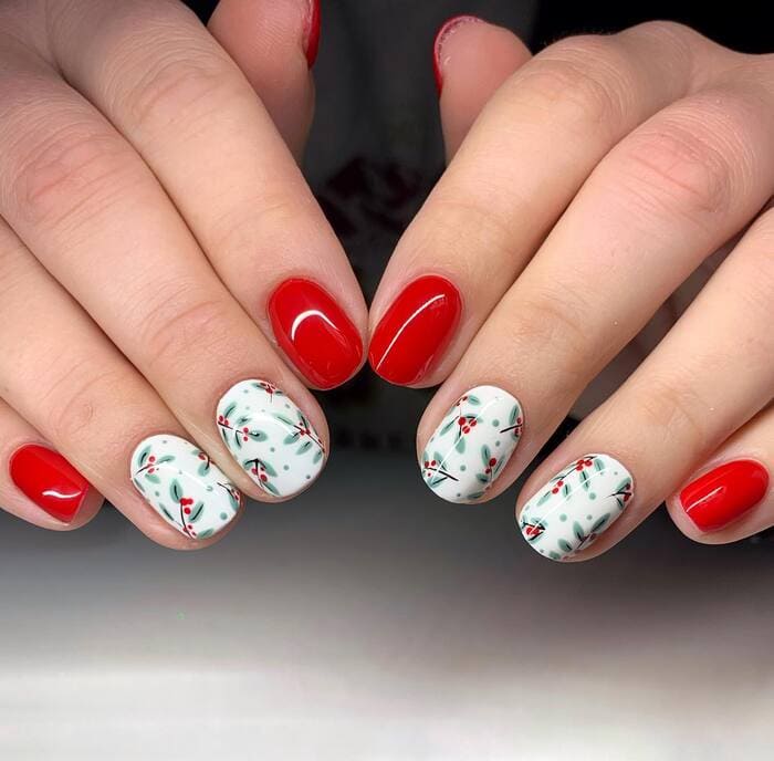 Christmas Nail Ideas 2022 - Mistletoe Nails