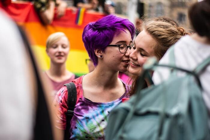 Difference between bisexual and pansexual - couple kissing at pride