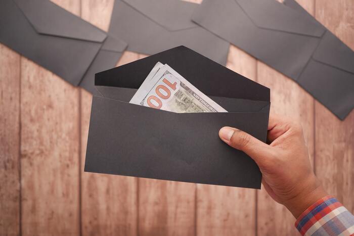 How To Save Money - dividing cash into envelopes