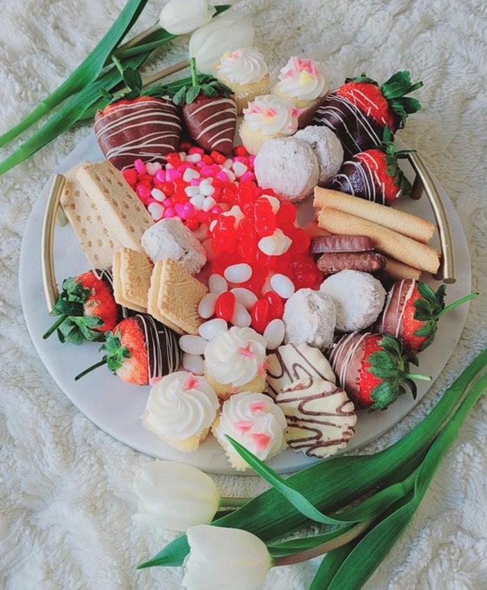 Valentine Dessert Boards - chocolate covered strawberries