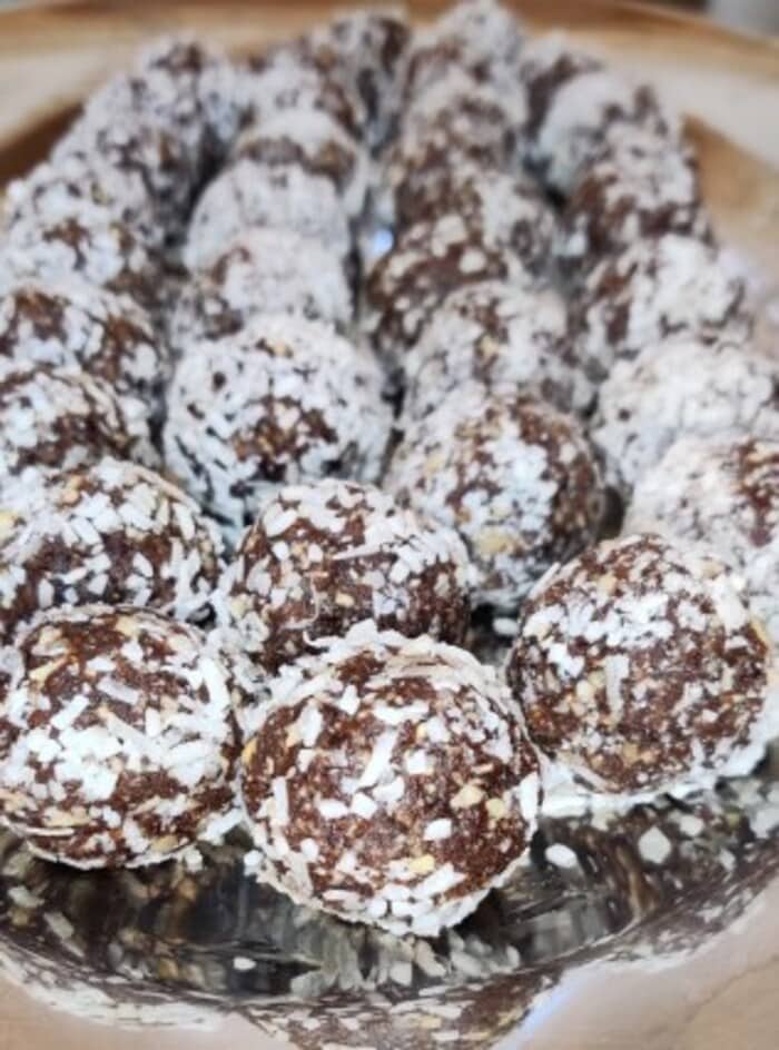 Easy Breakfast Ideas - No Bake Chocolate Energy Bites