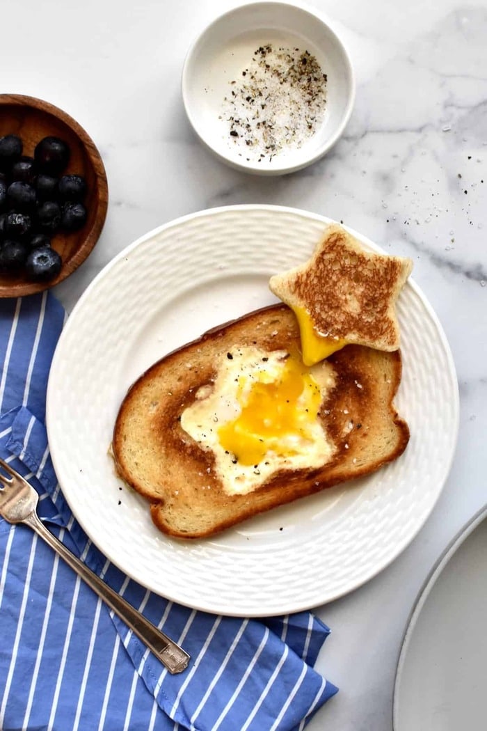 Easy Breakfast Ideas - Eggs in a Nest