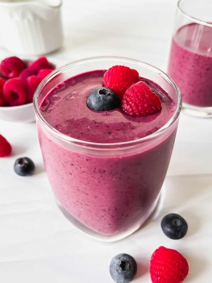 Easy Breakfast Ideas - Blueberry and Raspberry Smoothie