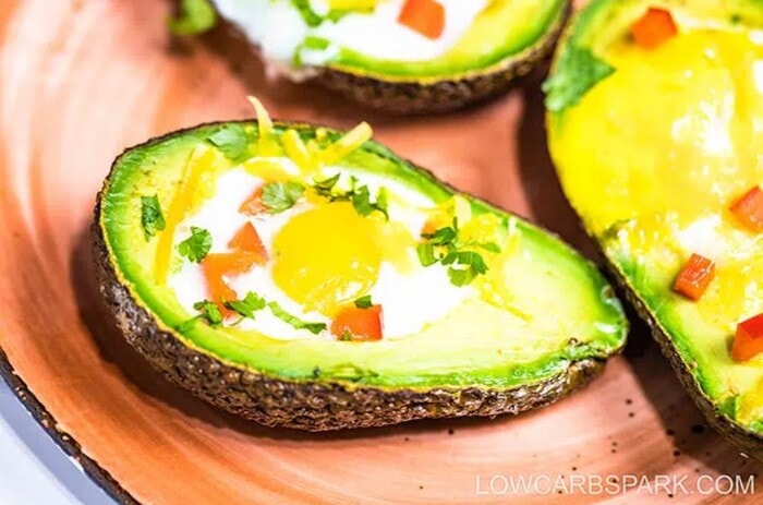 Easy Breakfast Ideas - Easy Baked Eggs in Avocado