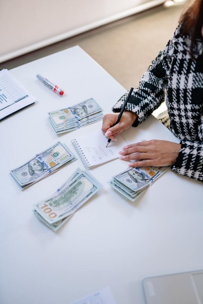How to Stop Spending Money - organizing cash