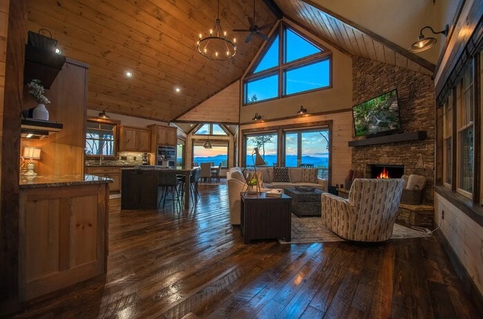 Romantic Airbnbs - Highland Escape in Blue Ridge, Georgia