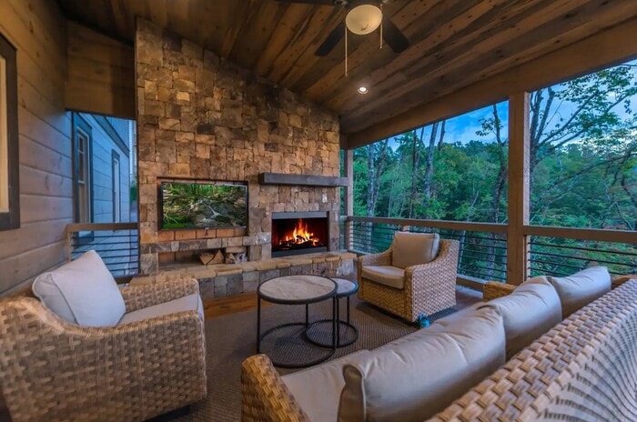 Romantic Airbnbs - Highland Escape in Blue Ridge, Georgia