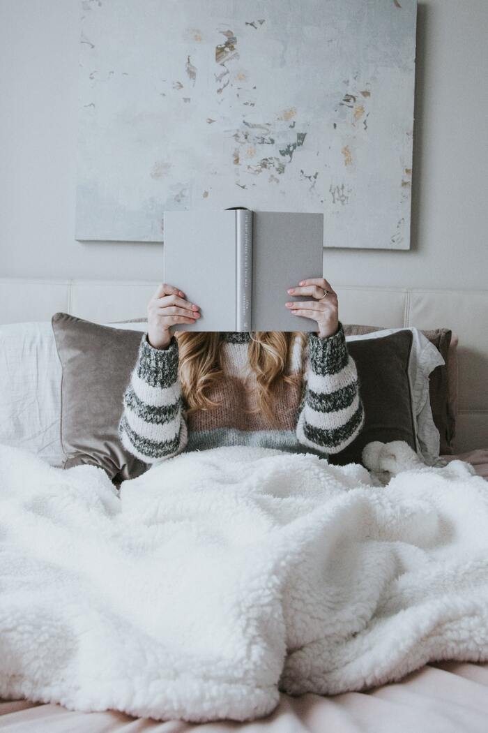 Literotica - woman reading in bed