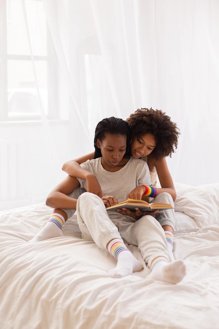 Best literotica- couple reading in bed