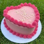 Valentine's Day Cake Ideas - vintage cake i heart you