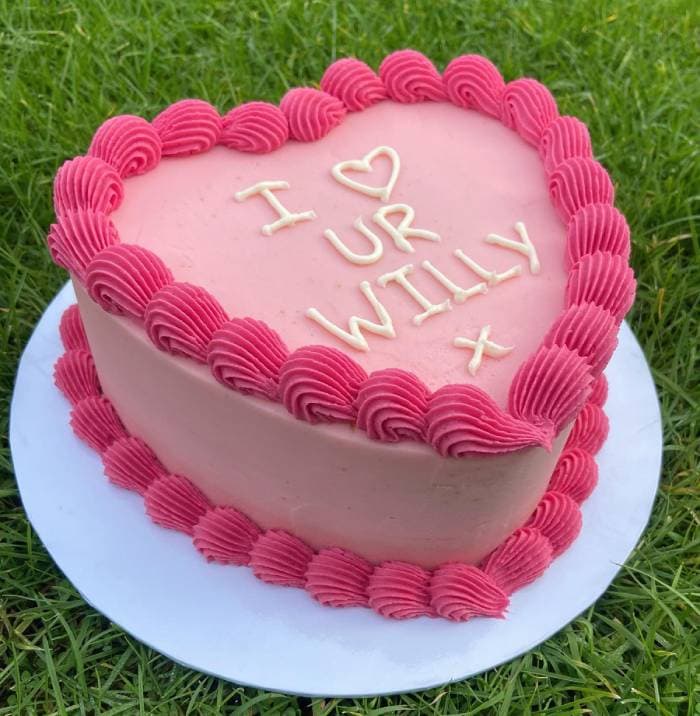 Valentine's Day Cake Ideas - vintage cake i heart you