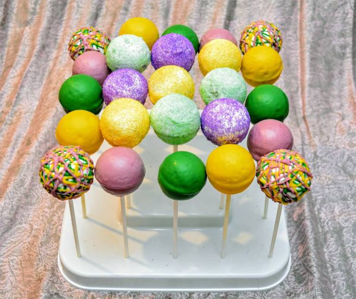 What is a king cake - cake pops