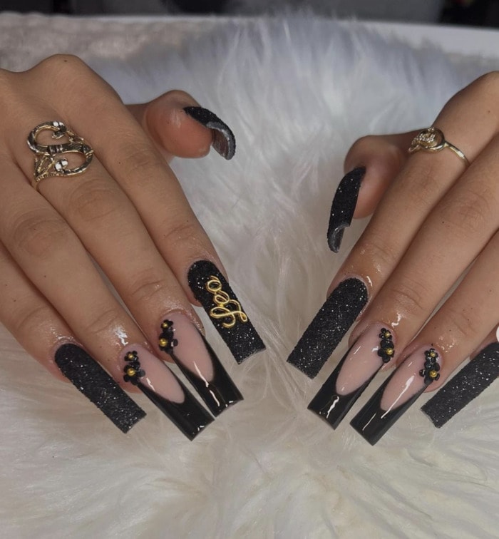 Birthday nails - black glittery Leo 
