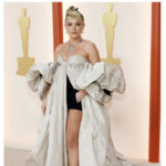 Oscars 2023 Memes and Tweets - Florence Pugh duvet cover