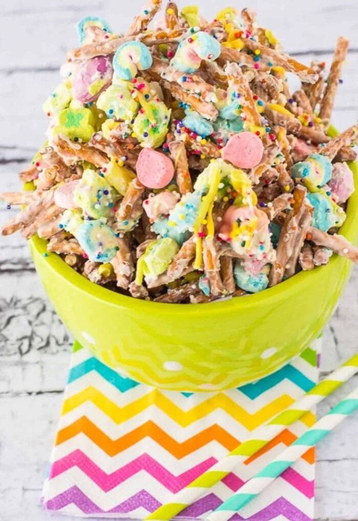 Rainbow desserts- Lucky Charms Munch