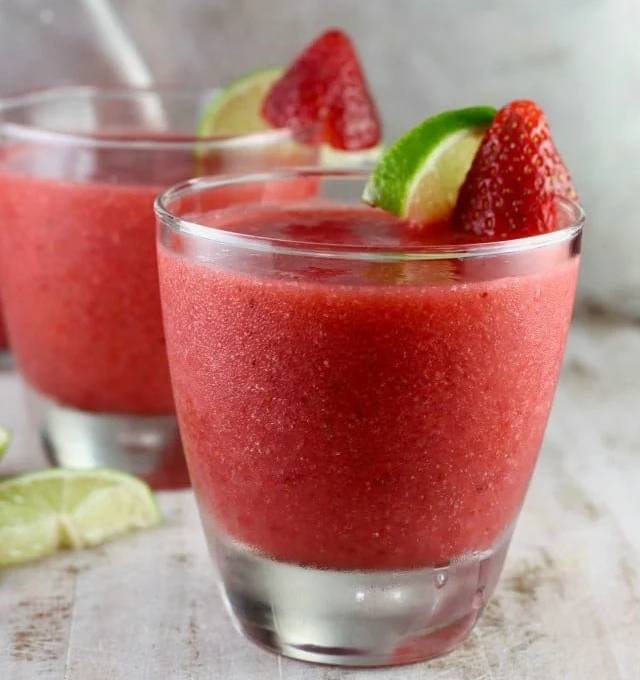 Spring Cocktails - Easy Strawberry Daiquiri