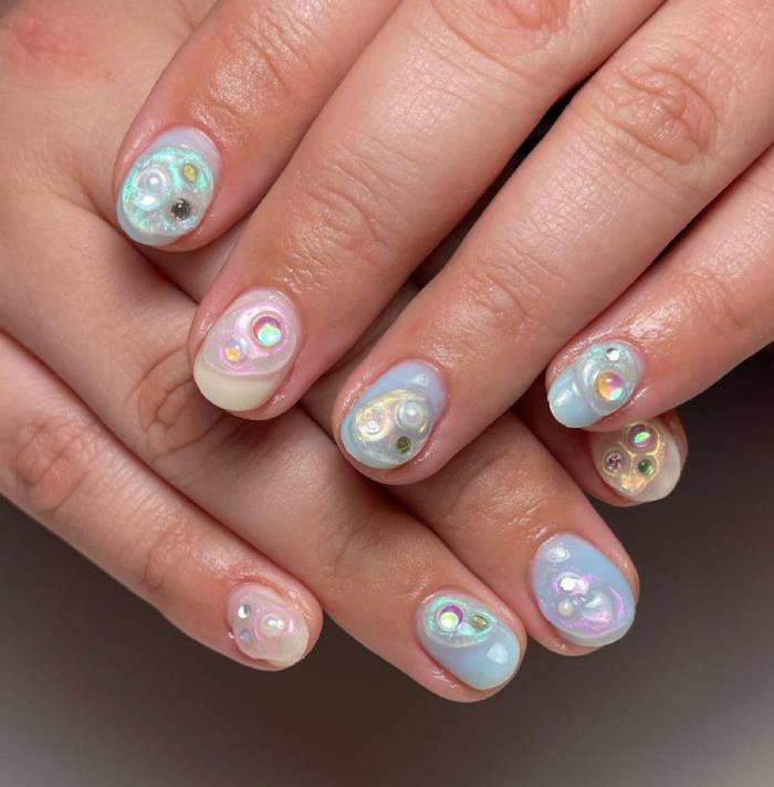 Short Nail Ideas - shimmery 3D nails